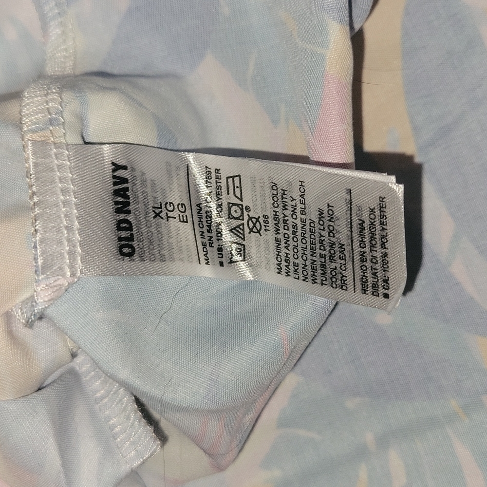 NWT | Old Navy Printed Resort Shirt | XL - Picture 6 of 8